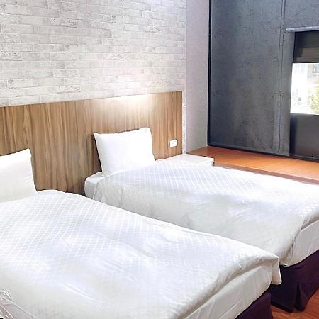Lan Yin Tie Dao Hotel Tainan Bagian luar foto