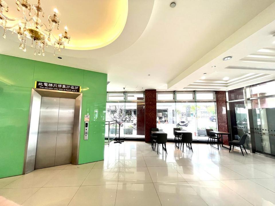 Lan Yin Tie Dao Hotel Tainan Bagian luar foto