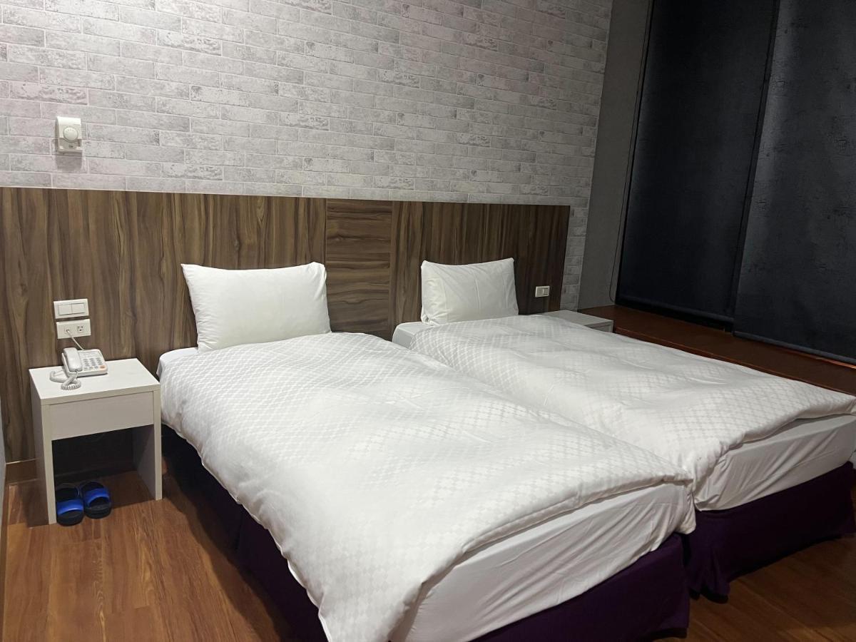 Lan Yin Tie Dao Hotel Tainan Bagian luar foto