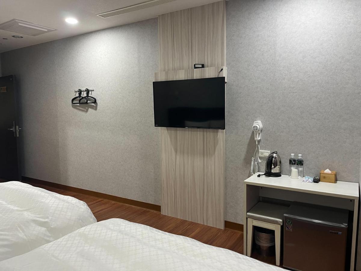 Lan Yin Tie Dao Hotel Tainan Bagian luar foto