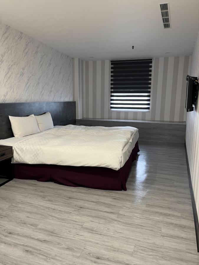 Lan Yin Tie Dao Hotel Tainan Bagian luar foto
