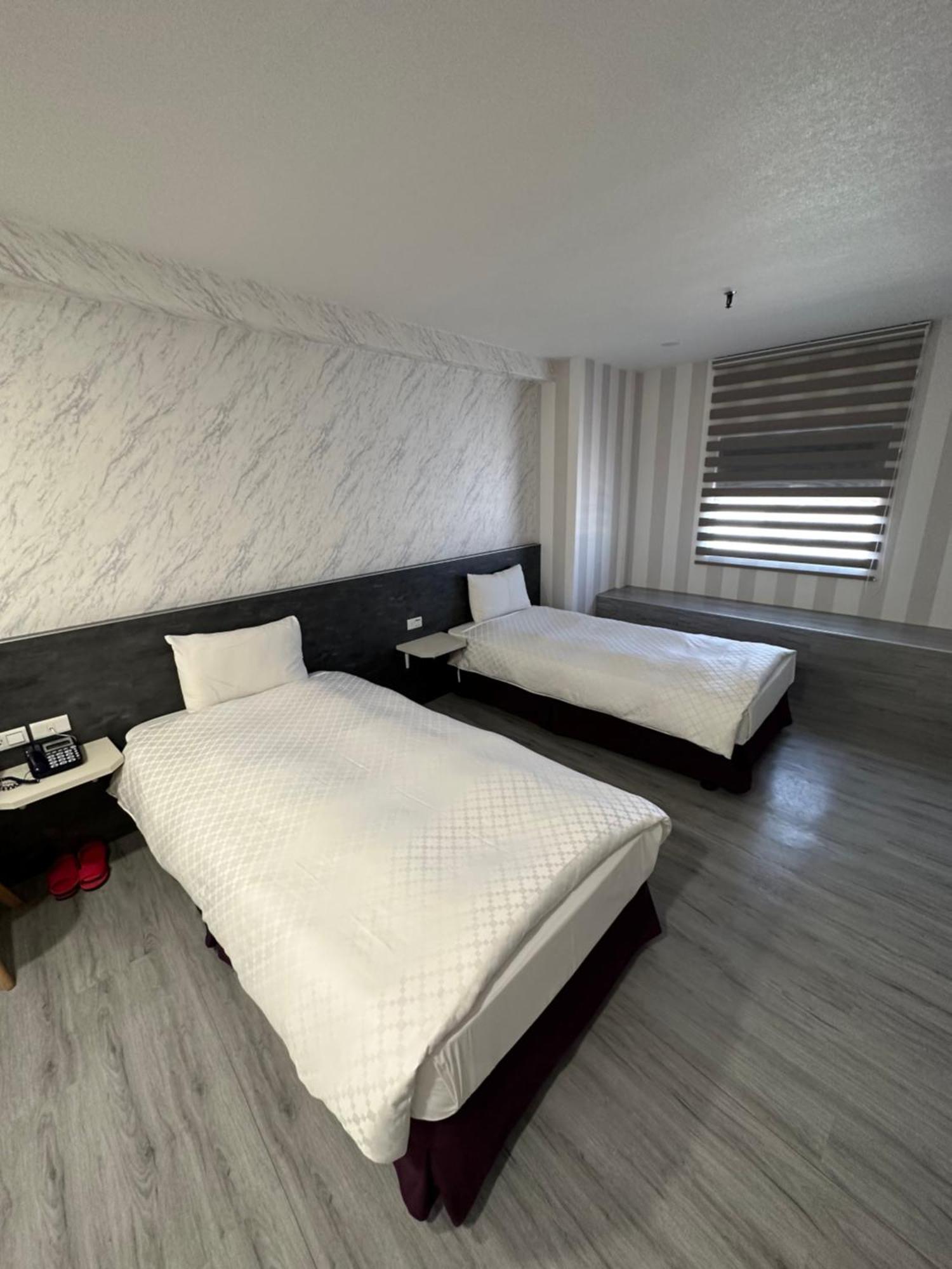 Lan Yin Tie Dao Hotel Tainan Bagian luar foto