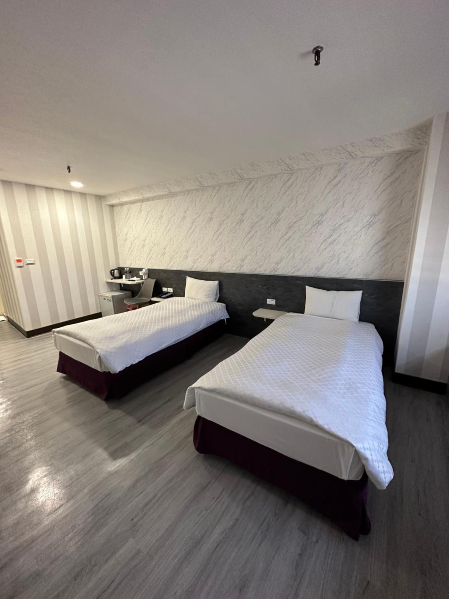 Lan Yin Tie Dao Hotel Tainan Bagian luar foto