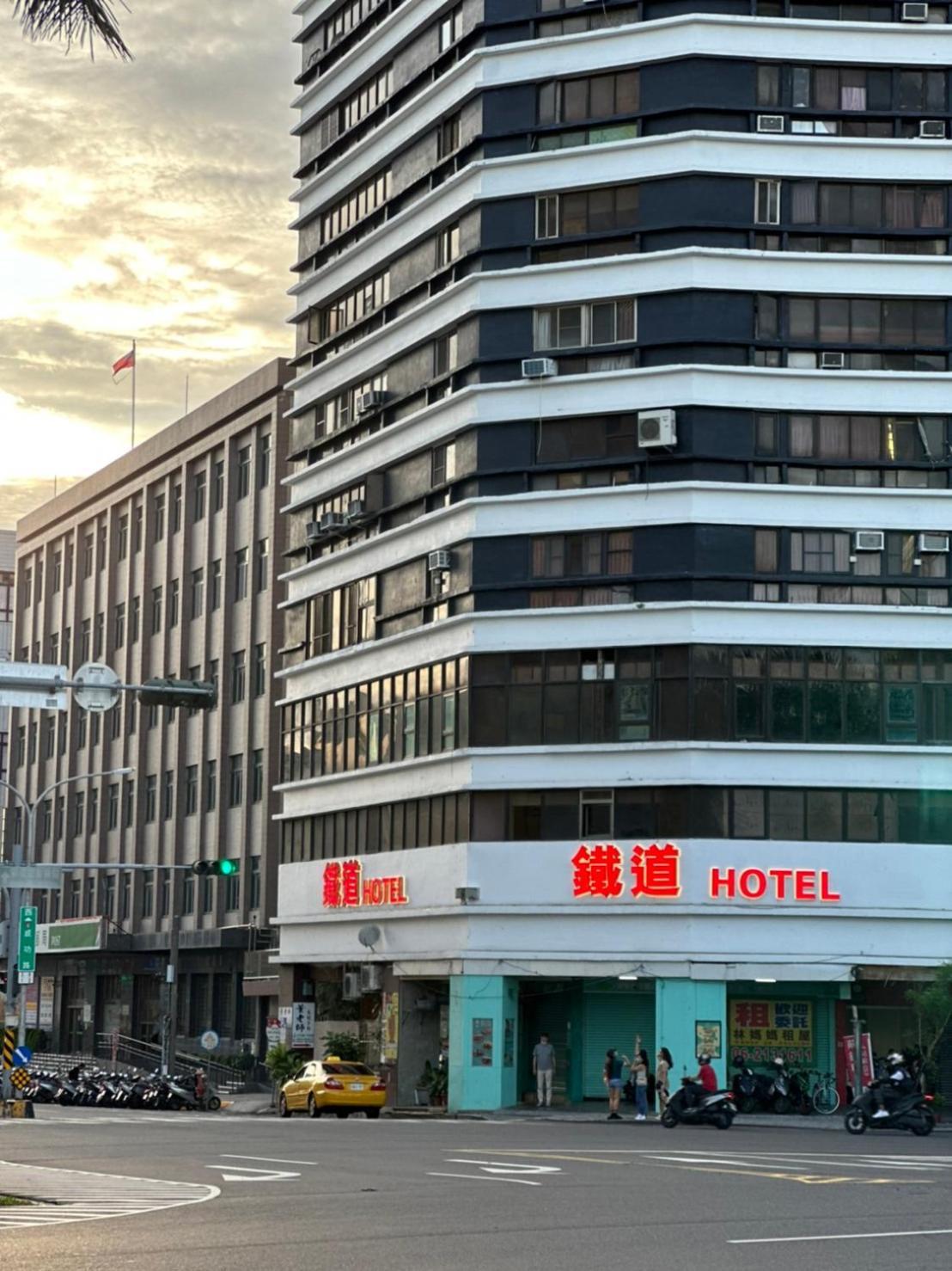 Lan Yin Tie Dao Hotel Tainan Bagian luar foto