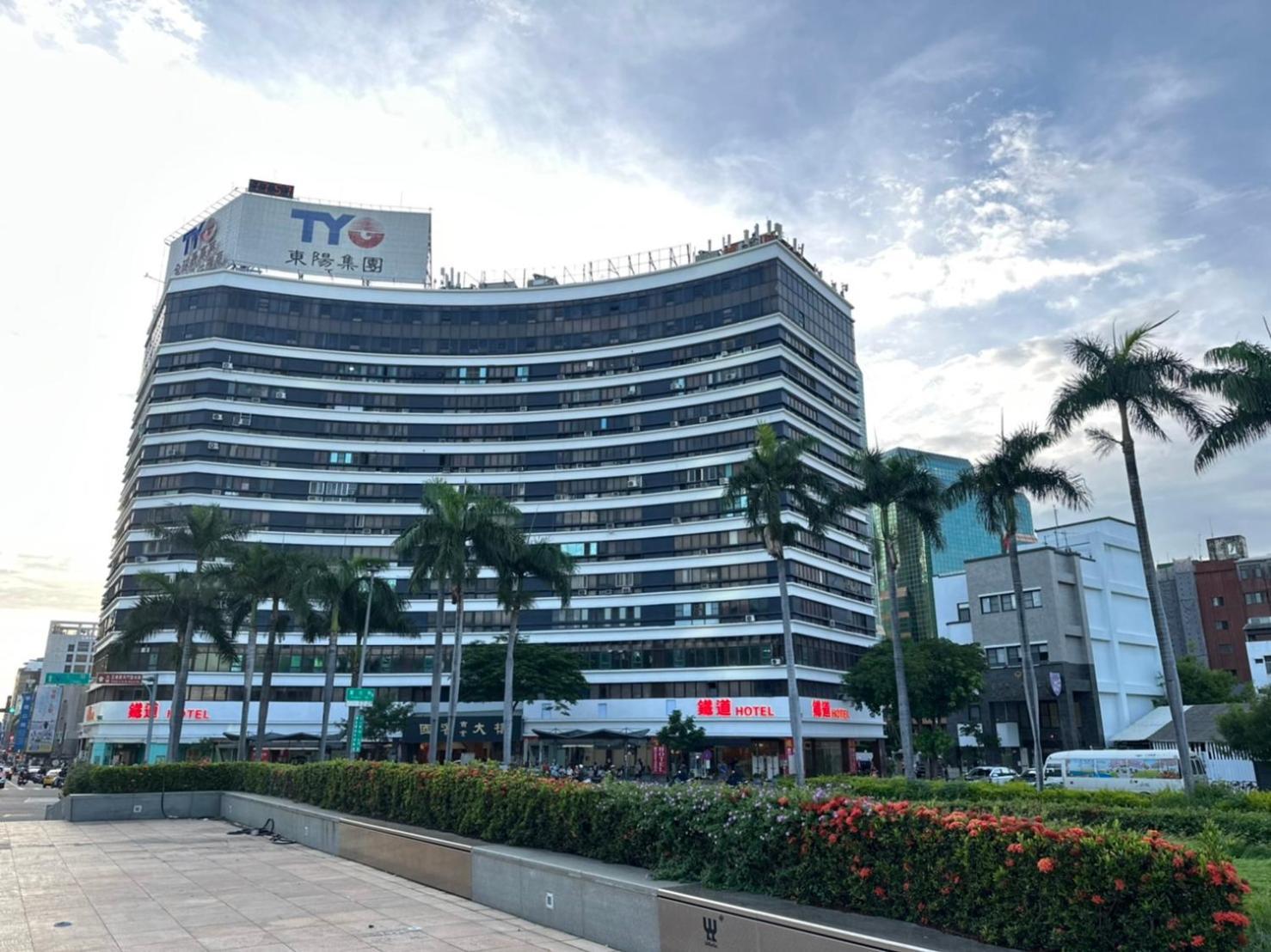 Lan Yin Tie Dao Hotel Tainan Bagian luar foto