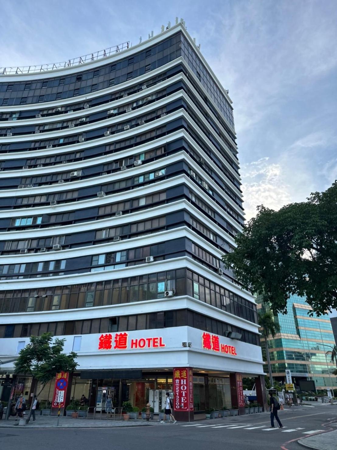 Lan Yin Tie Dao Hotel Tainan Bagian luar foto