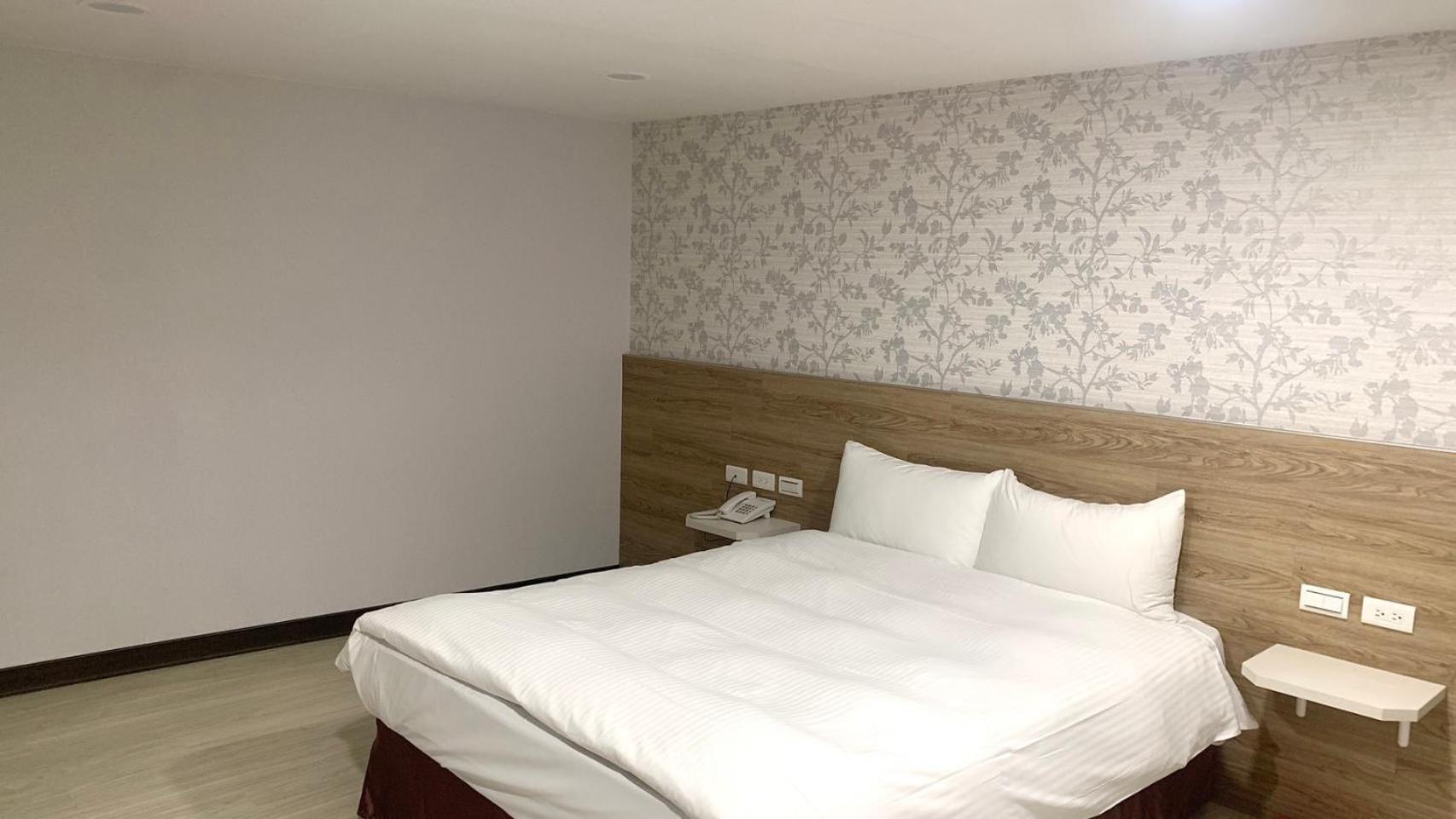Lan Yin Tie Dao Hotel Tainan Bagian luar foto