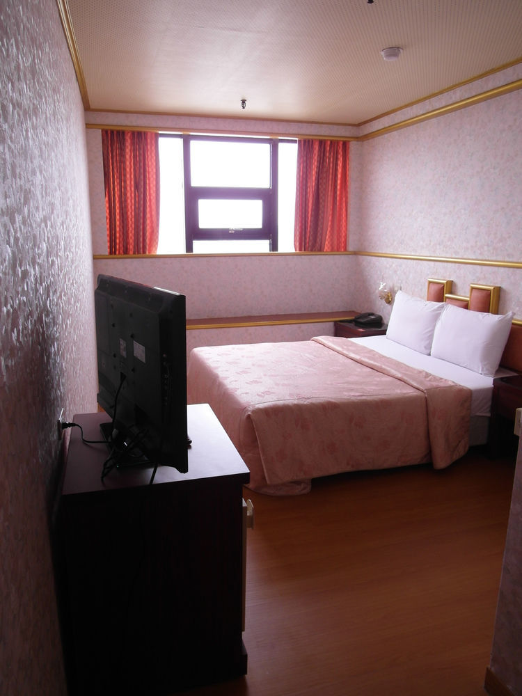 Lan Yin Tie Dao Hotel Tainan Bagian luar foto