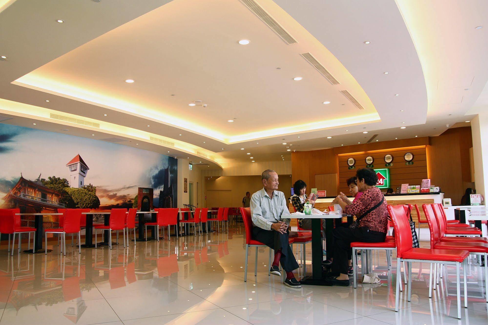 Lan Yin Tie Dao Hotel Tainan Bagian luar foto